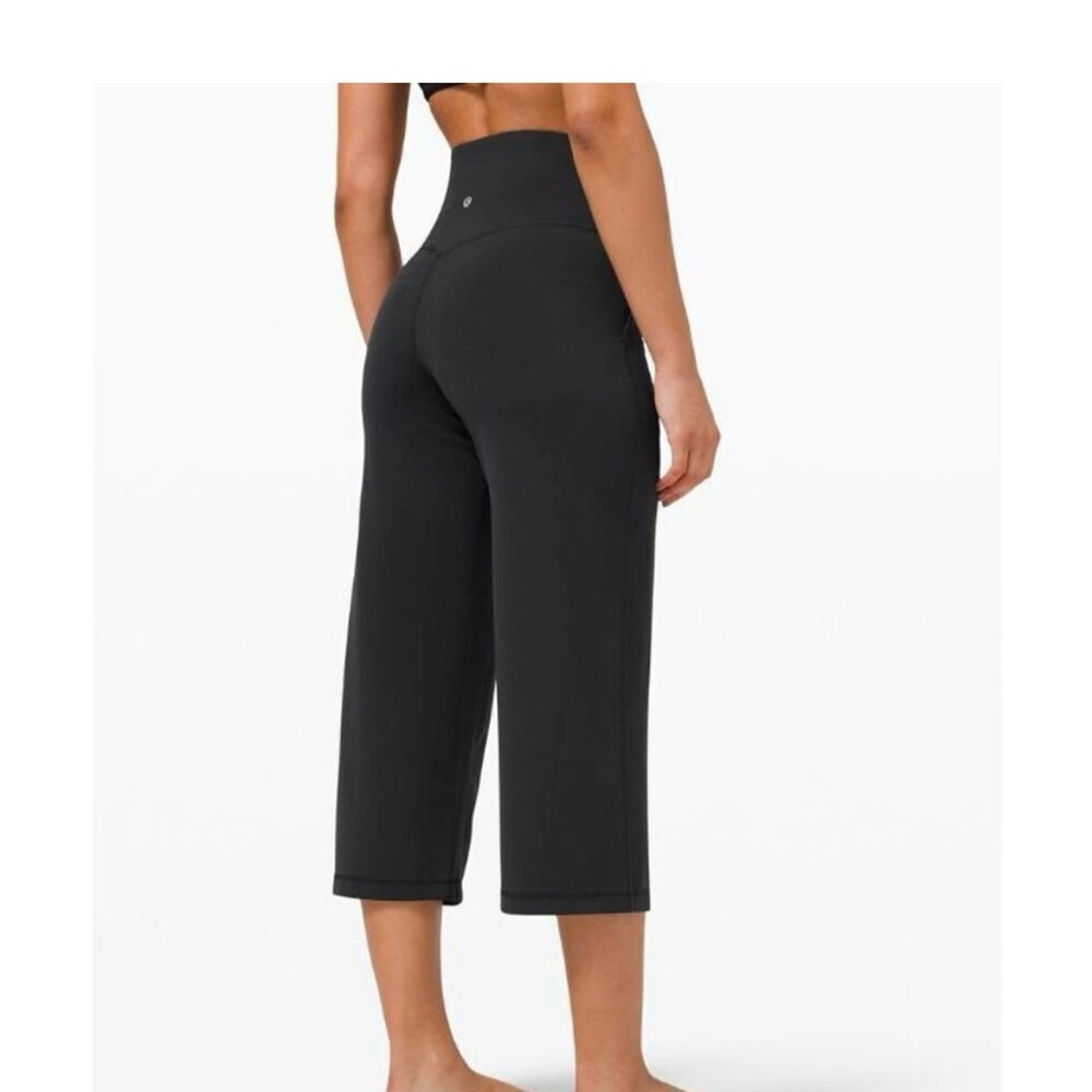 LULULEMON- High-Waisted, cropped, Align Women's Pants. 23” inseam - Picture 4 of 12